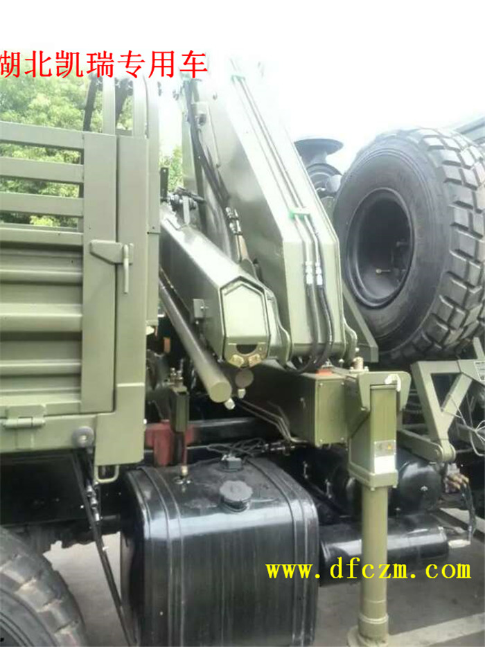 陜汽六驅越野車裝配吊機 陜汽六驅越野車裝配吊機