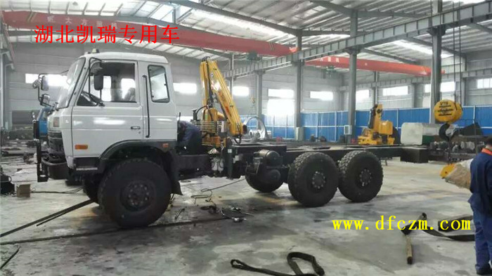 東風(fēng)越野隨車吊外觀 東風(fēng)越野隨車吊外觀