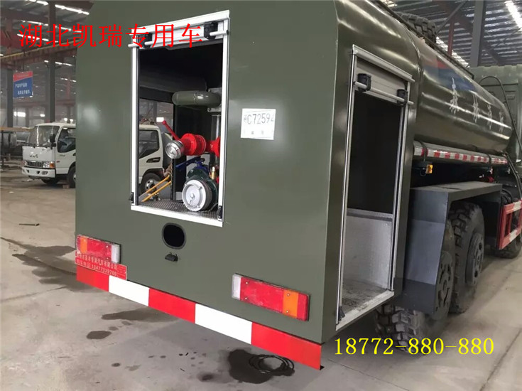 東風(fēng)新款六驅(qū)越野消防車水泵倉