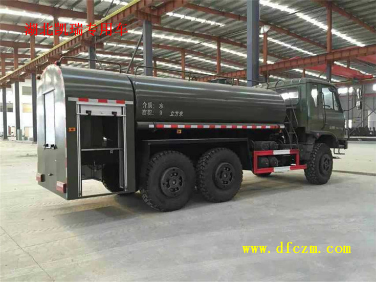 東風(fēng)消防灑水車水泵倉