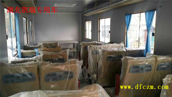 重汽6驅(qū)越野防流彈客運車輛 重汽6驅(qū)越野防流彈客運車輛