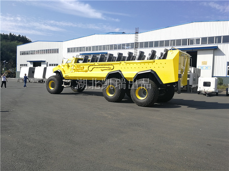 沙漠旅游客運(yùn)車輛