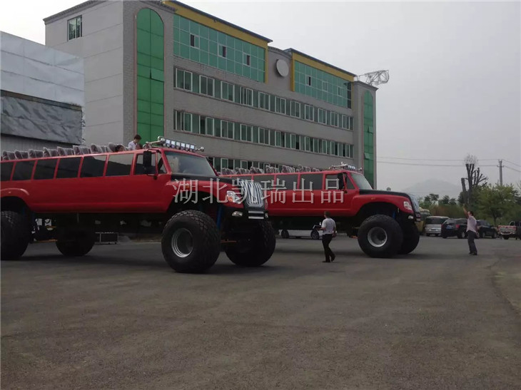 兩臺(tái)沙漠旅游車交付儀式 兩臺(tái)沙漠旅游車交付儀式