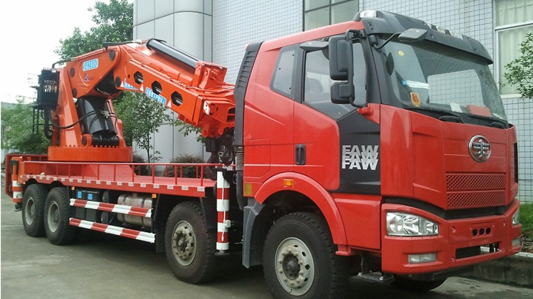 隨車起重運(yùn)輸車