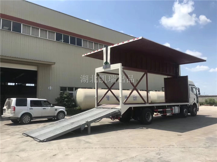 廂式計(jì)量檢衡車折疊式尾板演示圖 廂式計(jì)量檢衡車折疊式尾板演示圖