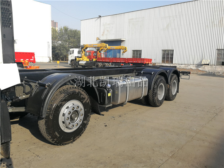 底盤加固后的左側(cè)