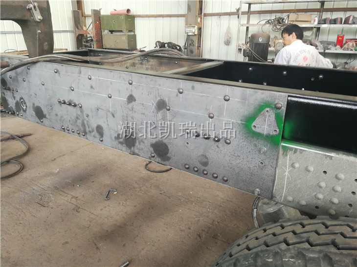 加固板定位安裝鉚接