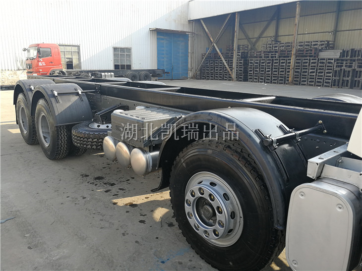 底盤加固后的右側(cè)